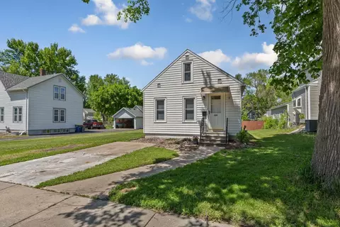 624 2nd St NE, Faribault, MN 55021