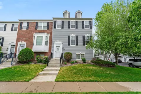 1504 Savanna Dr, Shakopee, MN 55379