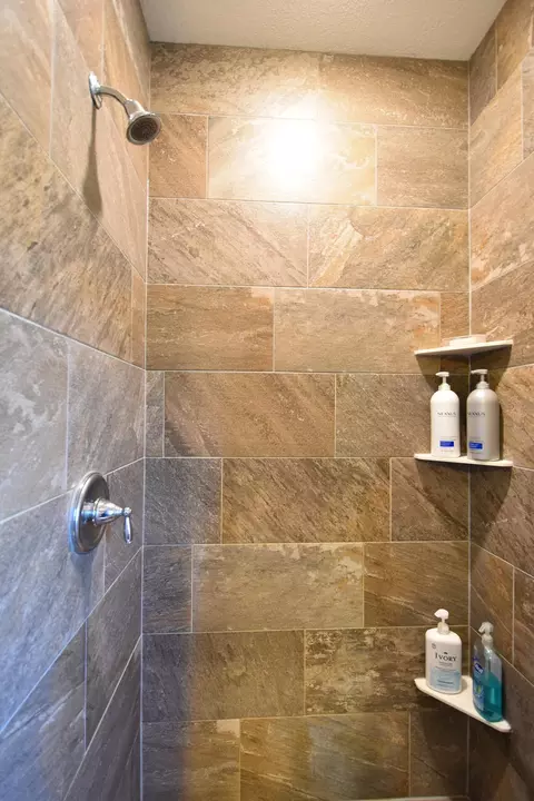 Bath - 631 Nelson Dr, Wanamingo, MN 55983 photo 2 of 5