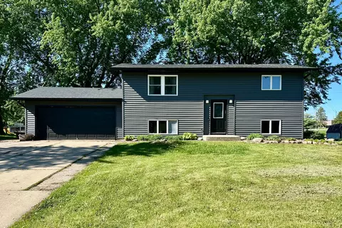 505 Meadow Lark Ln, Dodge Center, MN 55927