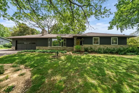 1774 Gramsie Rd, Arden Hills, MN 55112