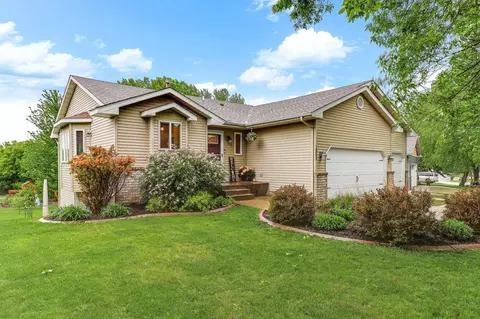 1565 Oak Ridge Cir, Monticello, MN 55362