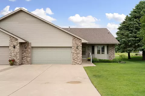 410 Hazeltine Pl NE, Owatonna, MN 55060