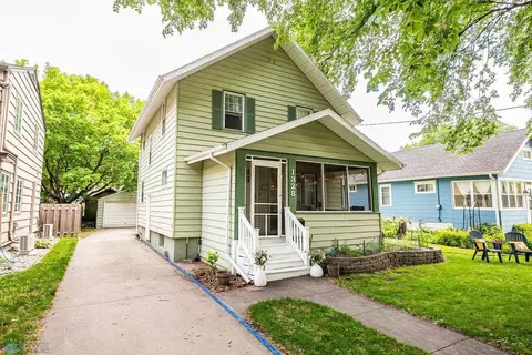 1328 6th St S, Fargo, ND 58103