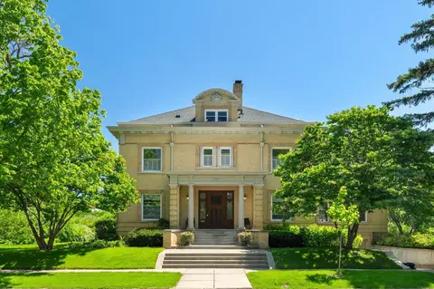 226 Grotto St S, Saint Paul, MN 55105