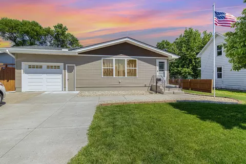 609 4th St NE, Montgomery, MN 56069