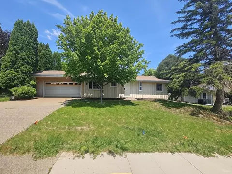 15977 Harmony Way, Apple Valley, MN 55124