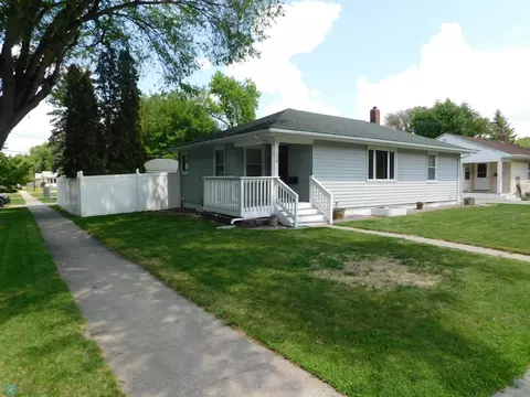 229 21st Ave N, Fargo, ND 58102