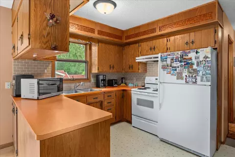 Kitchen - 750 6th Ave, Baldwin, WI 54002 photo 2 of 2