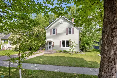 1413 11th Ave S, Fargo, ND 58103