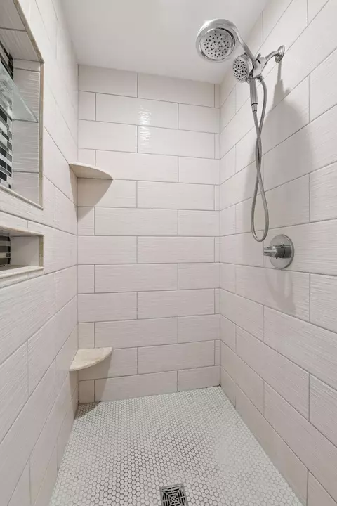 Bath - 6470 Willow Ct, Minnetrista, MN 55364 photo 3 of 6