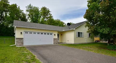 513 Horseshoe Ln, Braham, MN 55006