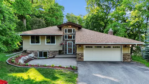 30 Tonka Bay Ln, Tonka Bay, MN 55331