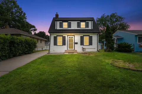 1566 Grotto St N, Saint Paul, MN 55117