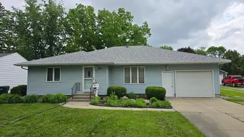 555 Bluff St NE, Hutchinson, MN 55350