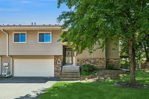 7297 Pontiac Cir, Chanhassen, MN 55317