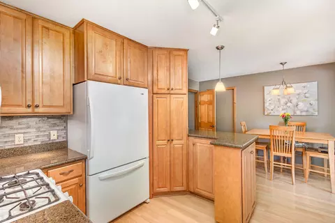 Kitchen - 4337 Braddock Trl, Eagan, MN 55123 photo 2 of 3