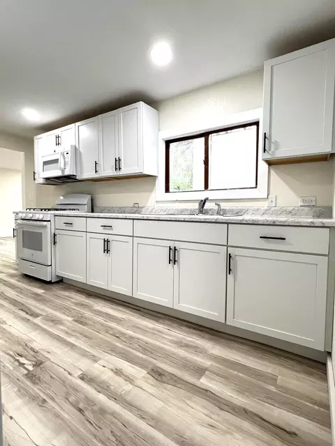 Kitchen - 325 N Wabasha, Plainview, MN 55964 photo 2 of 4