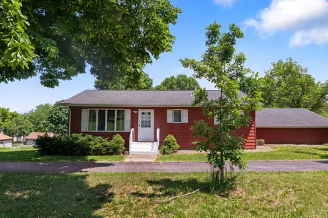 829 Madison St, Saint Peter, MN 56082