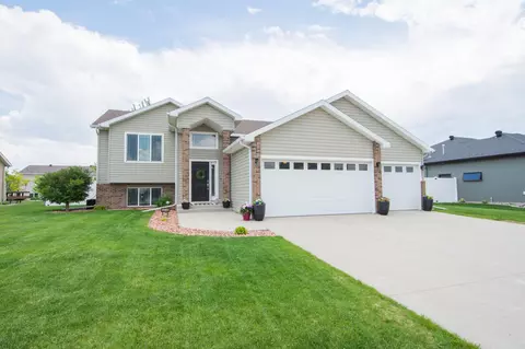 4513 12th St W, West Fargo, ND 58078