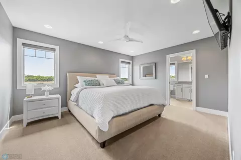 Bedroom - 787 Riverbend Rd, Oxbow, ND 58047 photo 3 of 8