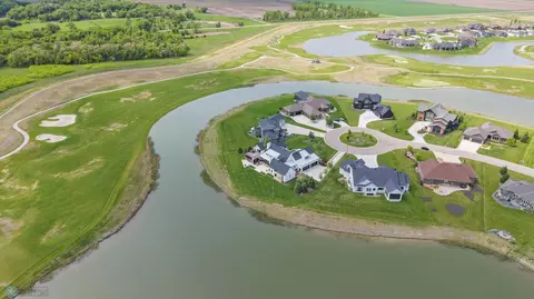 View/Area - 787 Riverbend Rd, Oxbow, ND 58047 photo 1 of 8