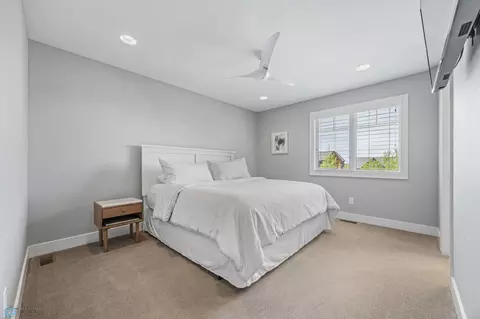 Bedroom - 787 Riverbend Rd, Oxbow, ND 58047 photo 5 of 8