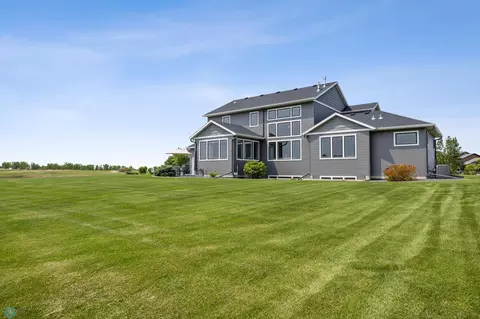 Exterior - 787 Riverbend Rd, Oxbow, ND 58047 photo 7 of 13