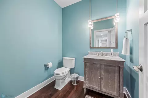 Bath - 787 Riverbend Rd, Oxbow, ND 58047 photo 7 of 11