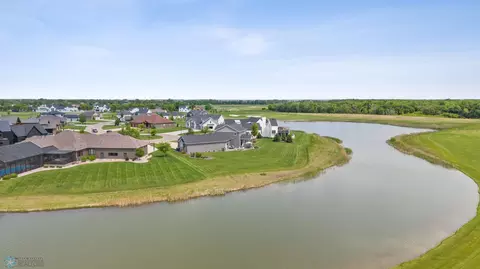 View/Area - 787 Riverbend Rd, Oxbow, ND 58047 photo 3 of 8