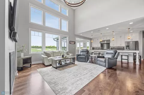 Living - 787 Riverbend Rd, Oxbow, ND 58047 photo 1 of 6