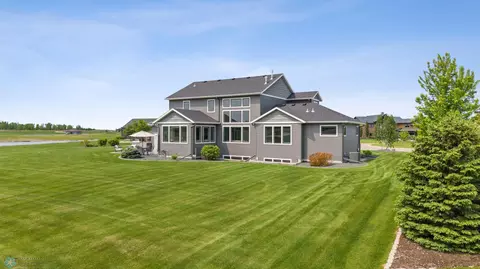 Exterior - 787 Riverbend Rd, Oxbow, ND 58047 photo 12 of 13