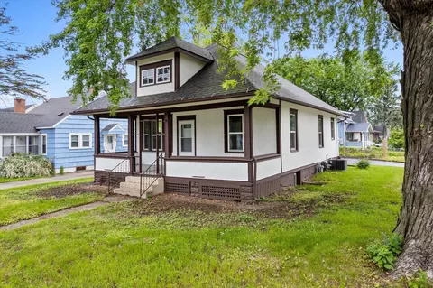 402 11th Ave NE, Rochester, MN 55906