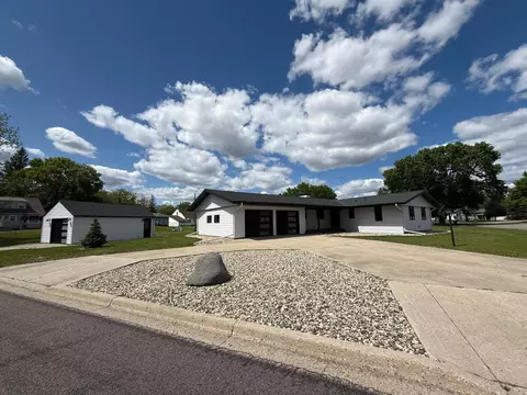 111 W Drache Ave, Buffalo Lake, MN 55314