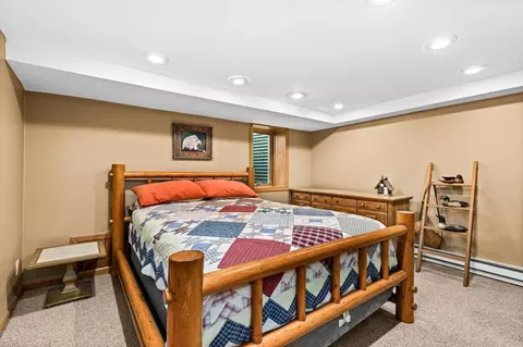 Bedroom - 4031 Regent St, Duluth, MN 55804 photo 8 of 9