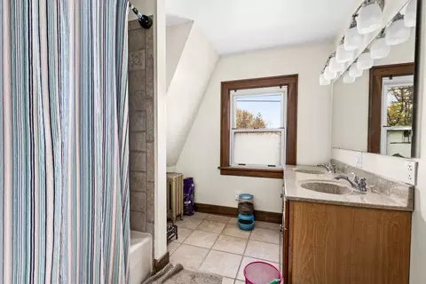 Bath - 4031 Regent St, Duluth, MN 55804 photo 3 of 4