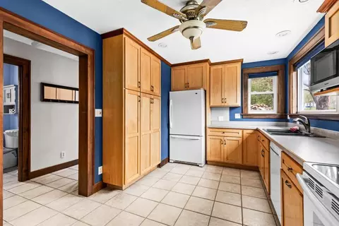 Kitchen - 4031 Regent St, Duluth, MN 55804 photo 3 of 6