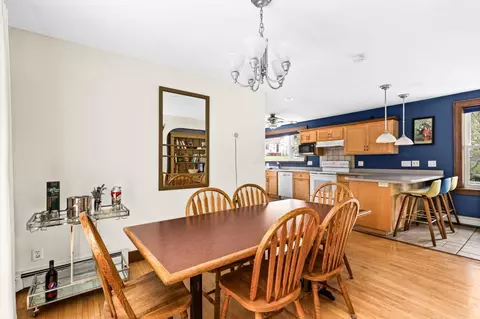 Dining - 4031 Regent St, Duluth, MN 55804 photo 3 of 4