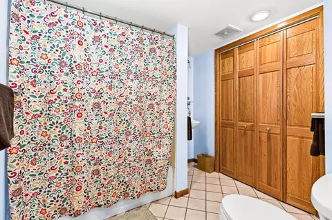 Bath - 4031 Regent St, Duluth, MN 55804 photo 4 of 4