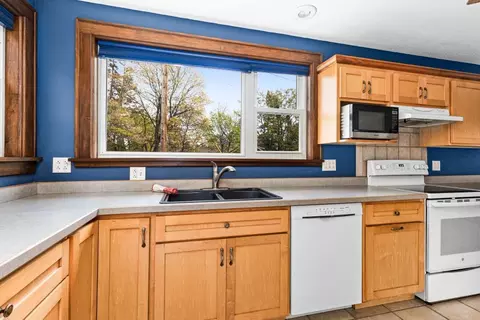 Kitchen - 4031 Regent St, Duluth, MN 55804 photo 4 of 6