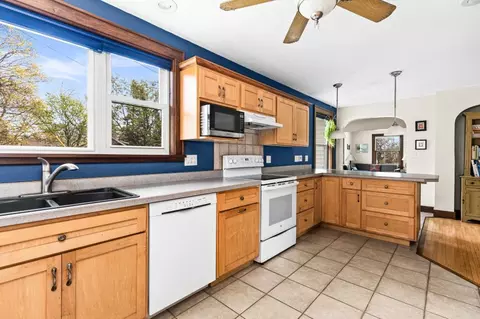 Kitchen - 4031 Regent St, Duluth, MN 55804 photo 5 of 6
