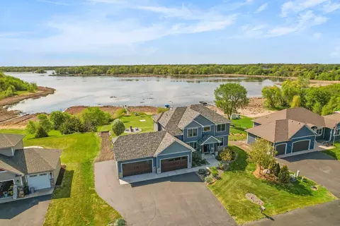 26042 Sunset Dr, Chisago City, MN 55013