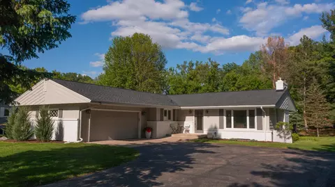 126 Chevy Chase Dr, Wayzata, MN 55391