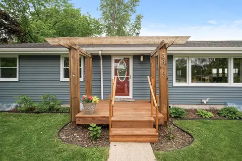 3819 W 103rd St, Bloomington, MN 55431