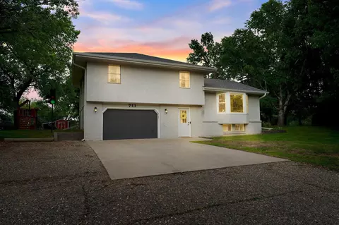 713 9th St NW, Buffalo, MN 55313