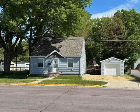 215 E 4th St, Fairmont, MN 56031