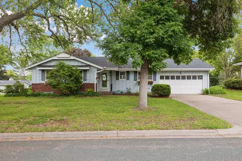 2288 Apache St, Mendota Heights, MN 55120