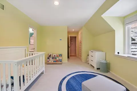 Bedroom - 1150 Wyndmere Rd, Wayzata, MN 55391 photo 7 of 10