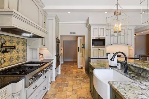 Kitchen - 1150 Wyndmere Rd, Wayzata, MN 55391 photo 4 of 9