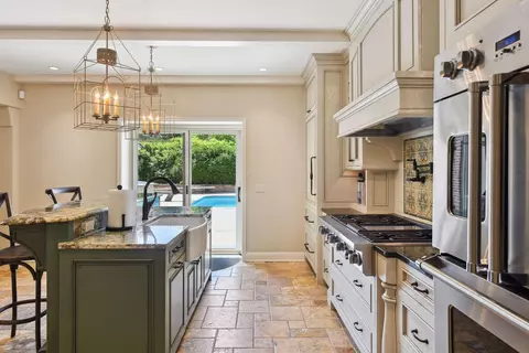 Kitchen - 1150 Wyndmere Rd, Wayzata, MN 55391 photo 3 of 9
